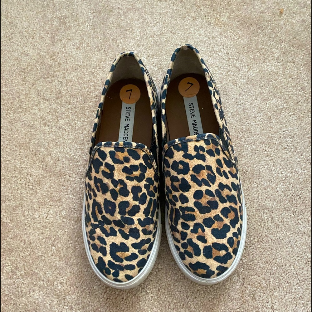 Steve madden safari flats